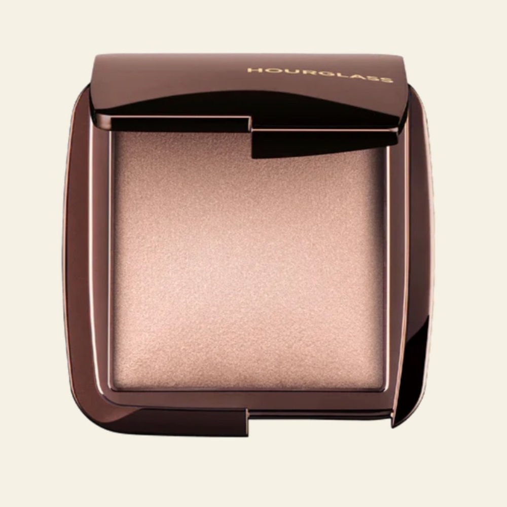 Hourglass Ambient Lighting Finishing Powder in Radiant Light